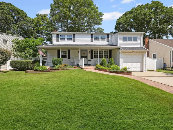 3873 Beechwood Place, Seaford, NY 11783