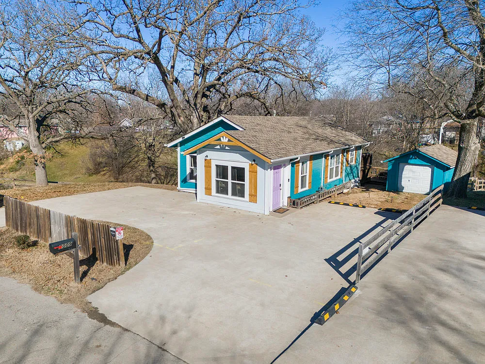 W Easton Pl, Tulsa — Photo 2