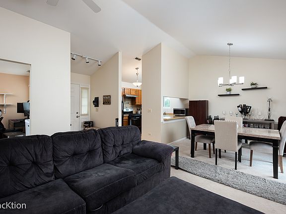 3rd image of 378 Sandhurst Cir APT 8