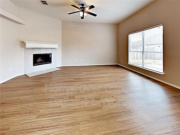 3rd image of 3740 Sapphire St
