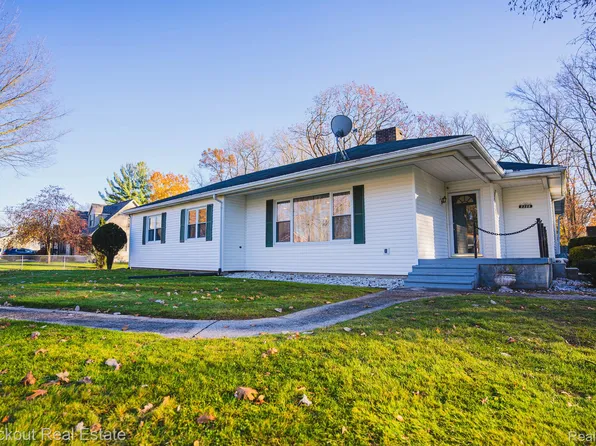 3220 Dixie Ct, Saginaw, MI 48601