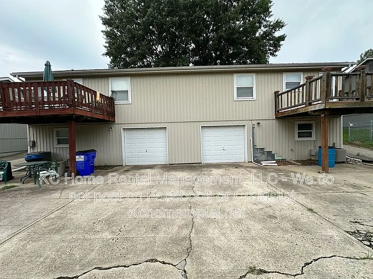 735 NE Barnes Dr #B — Photo 37