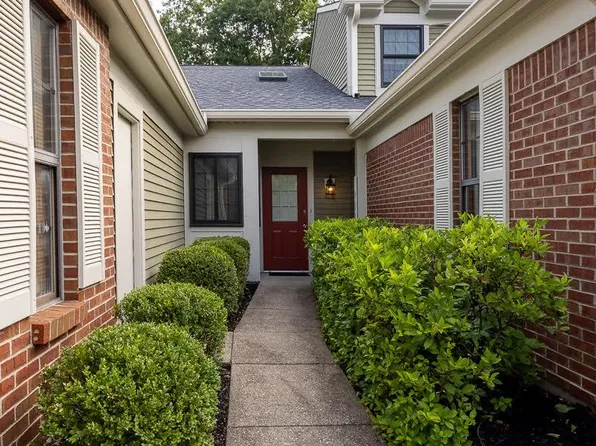 290 Secretariat Ct, Crestview Hills, KY 41017