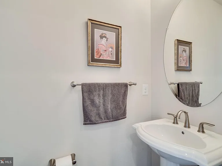1133 S Monroe St — Photo 27