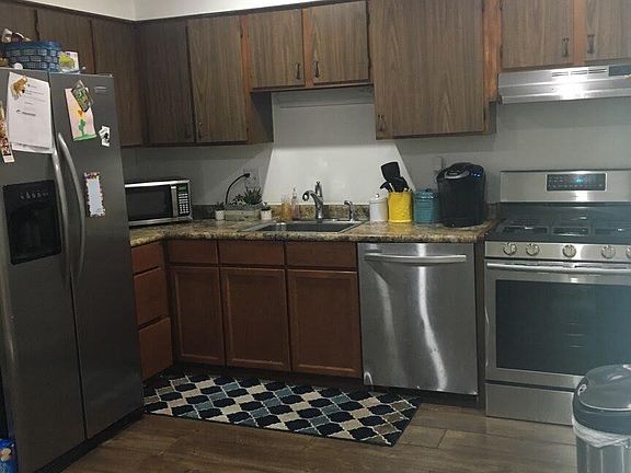 2nd image of 5886 Creekview Ct E APT B