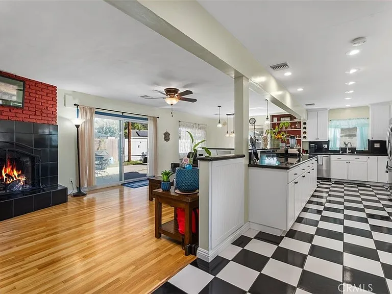 314 S Velva Pl — Photo 12