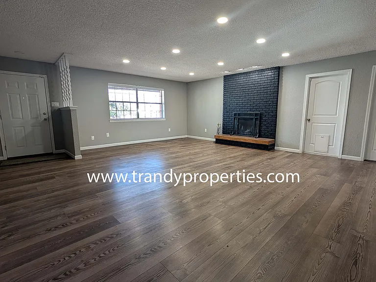 601 Rosa St — Photo 3