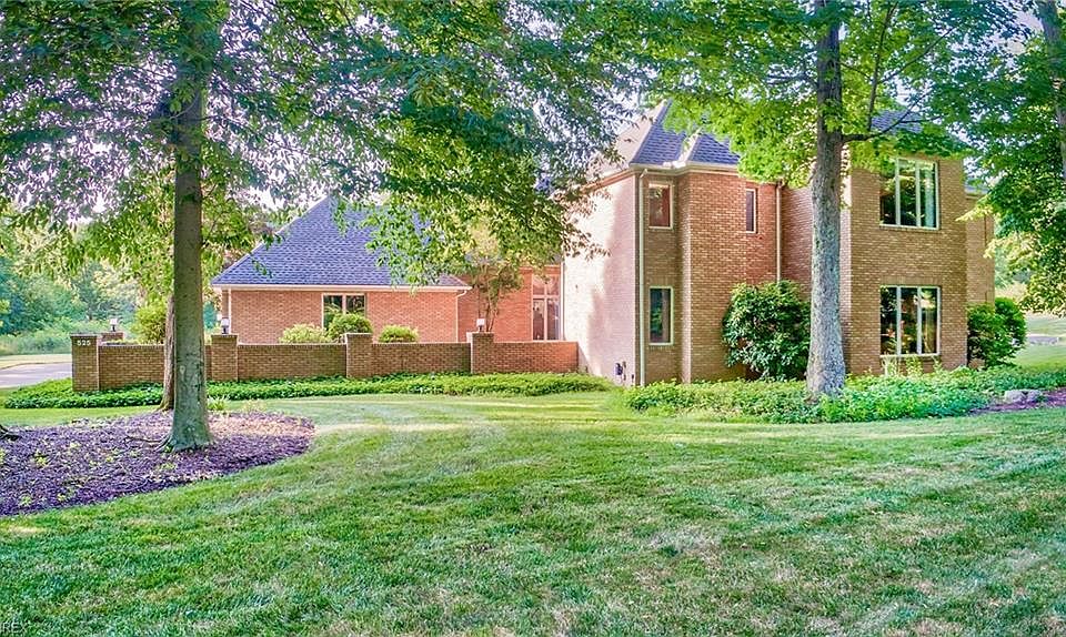 1st image of 525 Woodbend Dr