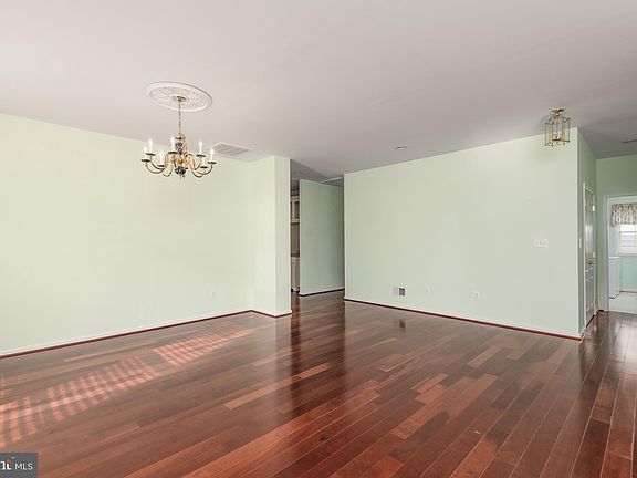5th image of 125 Encore Ct