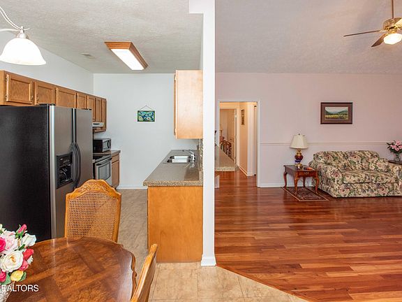 5th image of 4406 Greenfern Way