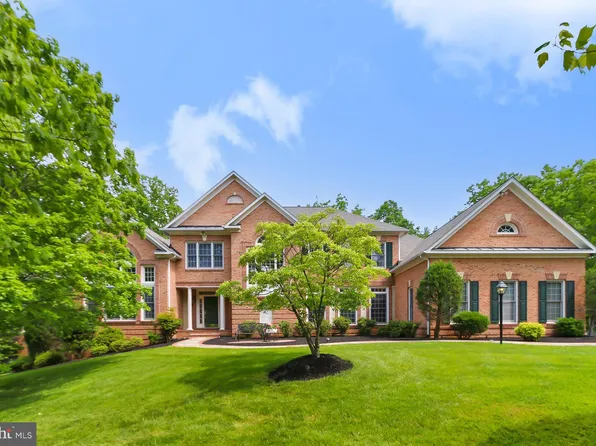 5448 Marlstone Ln, Fairfax, VA 22030