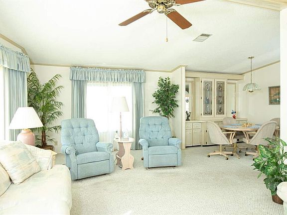 5th image of 612 Amaryllis Dr