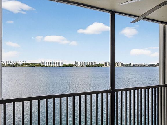 4th image of 117 Lake Emerald Dr APT 409