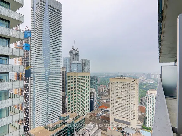 50 Charles St E, Toronto, ON