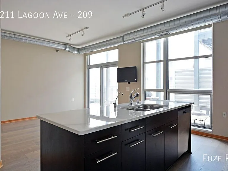 1211 Lagoon Ave #209 — Photo 8