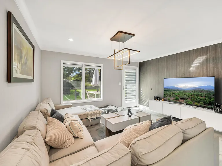6320 86th Ln — Photo 3