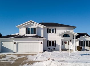 4118 Selkirk Rd, Bismarck, ND 58503