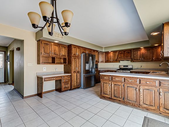 5th image of 805 S Raven Rd