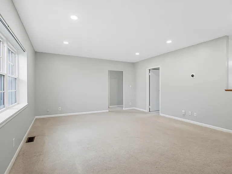 128 Lake Shore Rd #1 — Photo 4