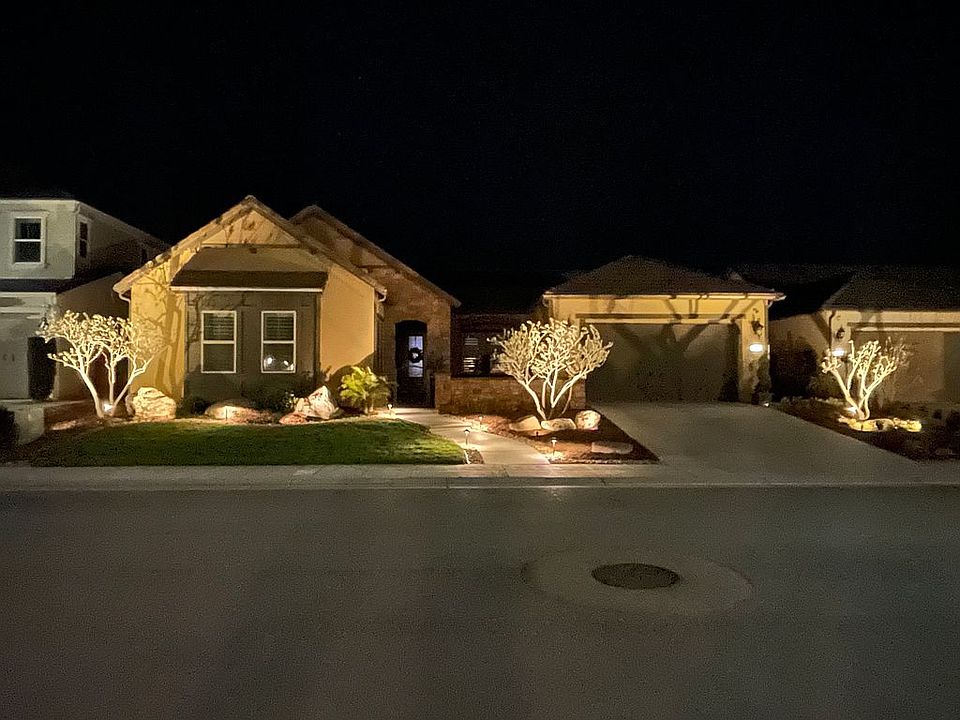 2nd image of 627 Crescent Ln