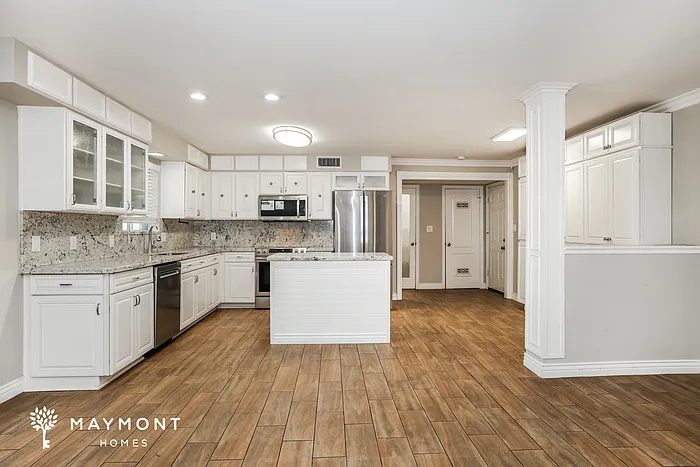 525 E Geneva Dr — Photo 5