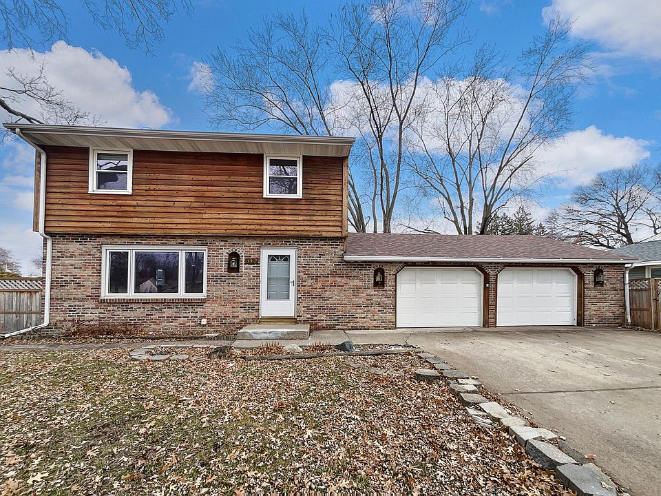 1st image of 342 104th Ln NE
