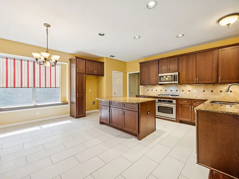 3201 Kent Dr — Photo 23
