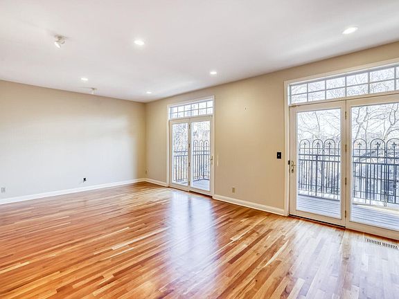 5th image of 228 Ridgewood Ave