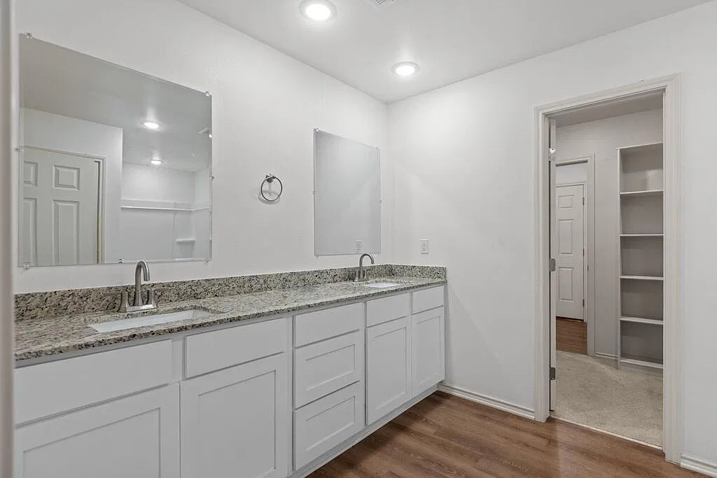 3 bed, 2.0 bath, 1623 sqft, $2,658 — Photo 3