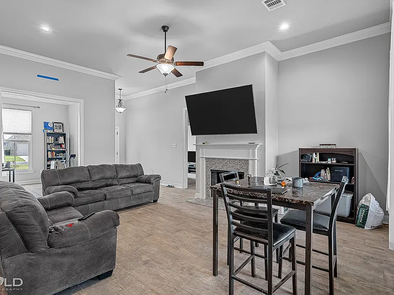 120 Saint Edmunds Way — Photo 3