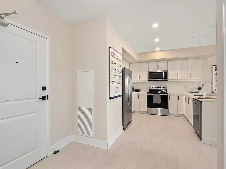 309 Southdale Rd W — Photo 60