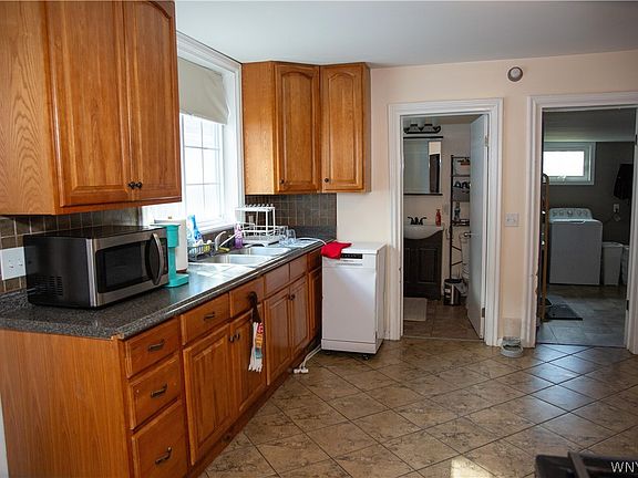 4th image of 226 Weimar St