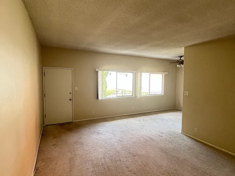 11746 Goshen Ave #7 — Photo 23
