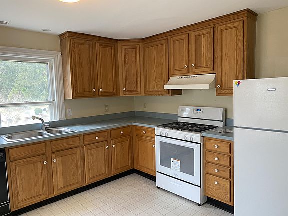 2nd image of 106 E Delaware Ave APT 4