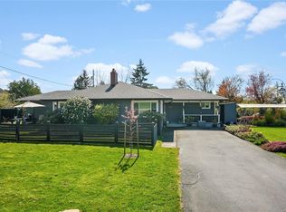 1709 McRae Ave, Saanich, BC V8P 1H9