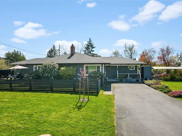 1709 McRae Ave, Saanich, BC V8P 1H9