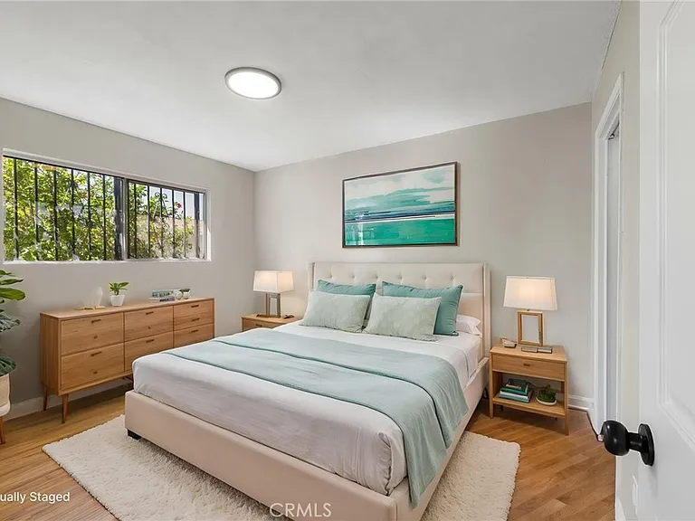 207 E Flora St — Photo 29