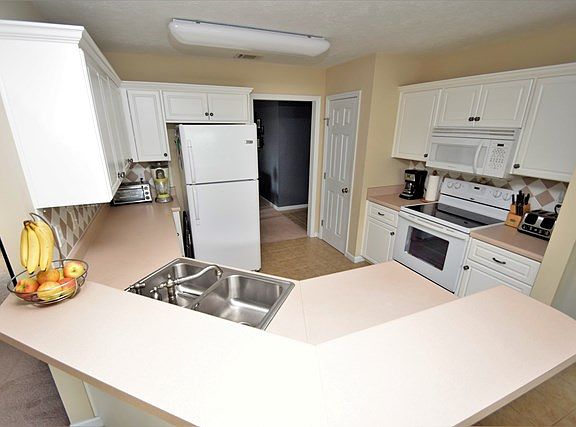 5th image of 1032 Watsonia Dr