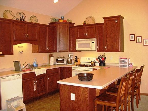 3rd image of 7942 Williamsburg Ct APT 203