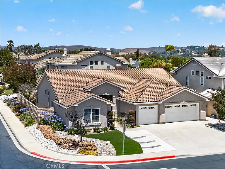 1699 Ramona Dr — Photo 2