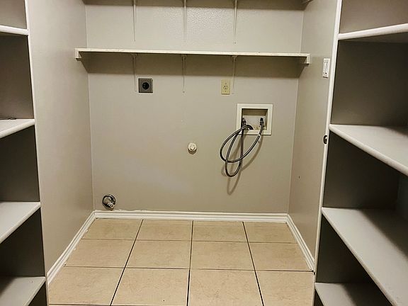 4th image of 13403 Rowe Dr