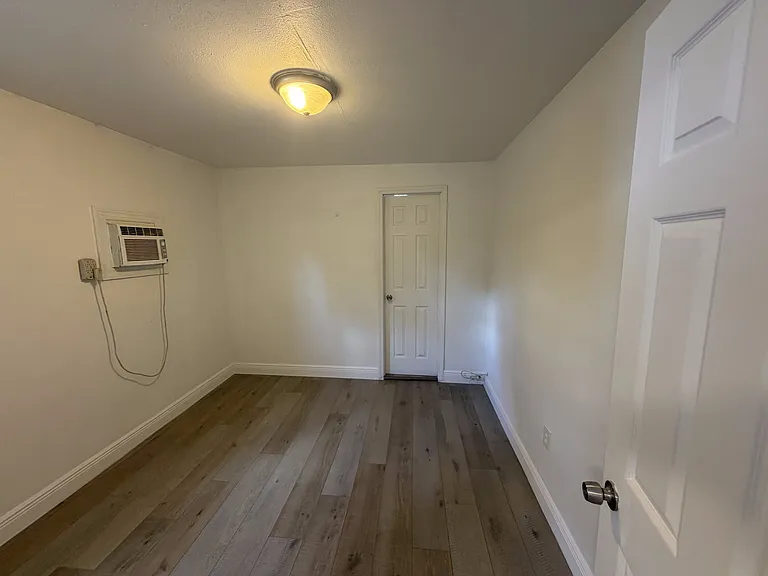 5701 Middlesex Dr #B — Photo 6