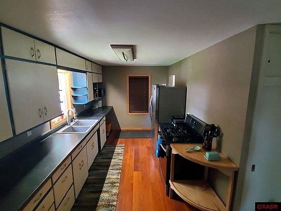 5th image of 225 3rd St SE
