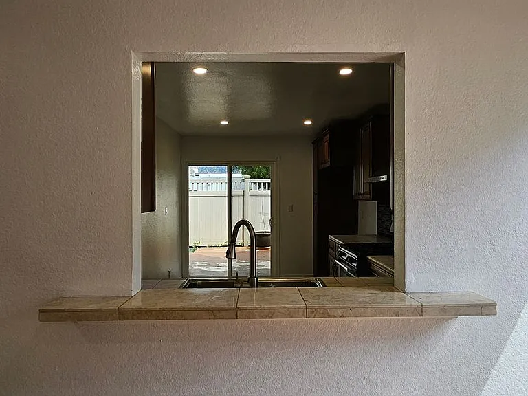 453 Ivy St — Photo 12