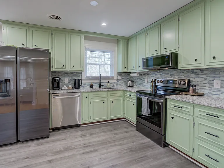 403 Westmoreland Ct — Photo 2