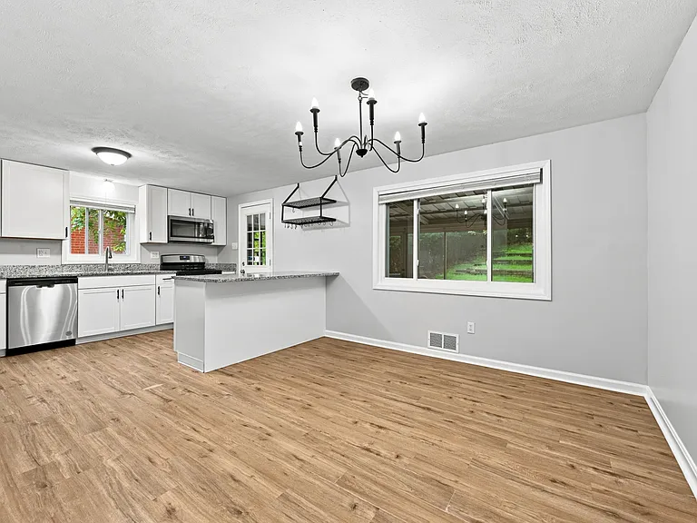 56 Pointview Rd — Photo 10