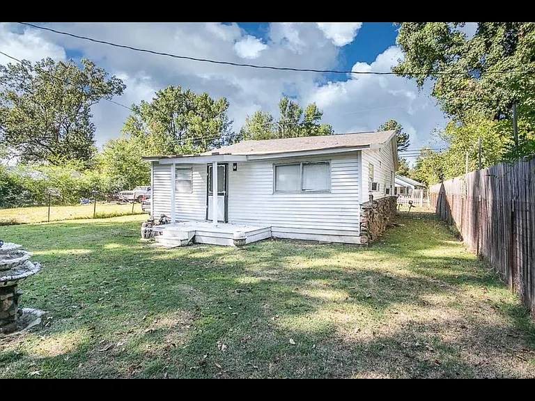 1411 S Highway 161 — Photo 11