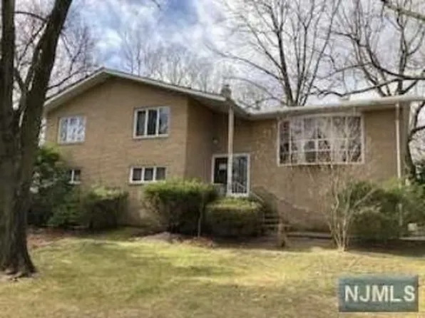 40 Allison Dr, Englewood Cliffs, NJ 07632