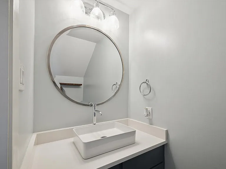 7922 Woodway Dr — Photo 15