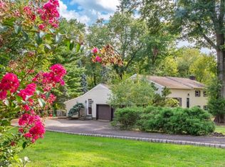 3 Crestwood Dr, Bridgewater, NJ 08807